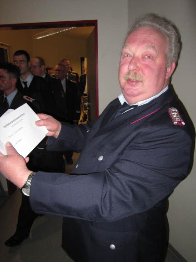 Wahlleiter Wilfried Döscher hatte am Wahlabend alle Hände voll zu tun.