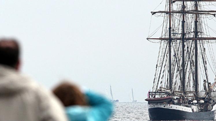 Der Traditionssegler "Fridtjof Nansen" fährt am Samstag zu Beginn der Kieler Woche in der Kieler Bucht. Foto: dpa