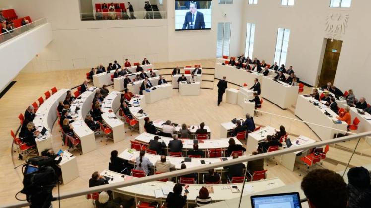 In der Sondersitzung fordert die CDU eine Erklärung von Ministerpräsident Woidke zu angeblichen Affären und Pannen der rot-roten Landesregierung.   