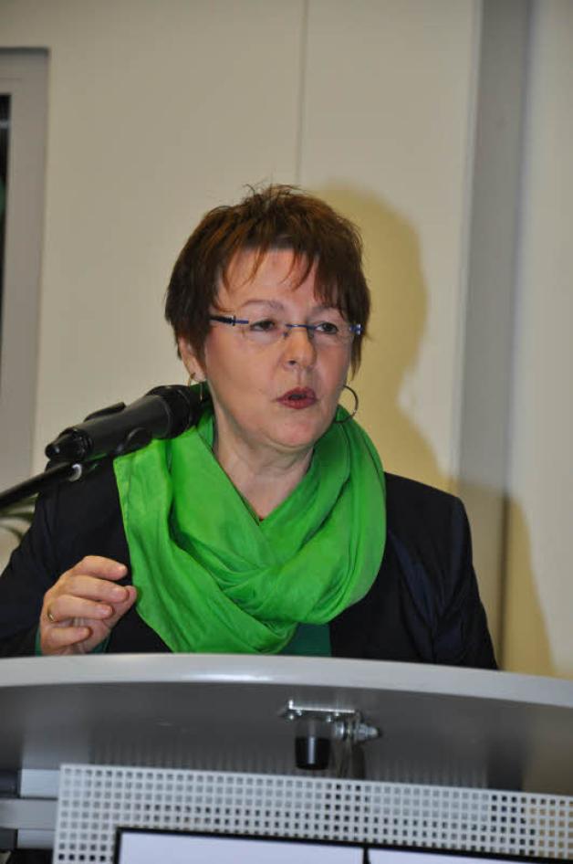 Vereinsvorsitzende Jutta Rotter bei der Rede. Vereinsvorsitzende Jutta Rotter bei der Rede.