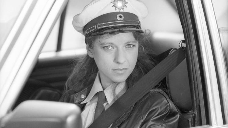 Sie ist die erste Polizistin im deutschen TV: Mit der unvergesslichen Rolle der Ellen Wegner im „Großstadtrevier“ schreibt die Lübeckerin Mareike Carriére Fernsehgeschichte. 
