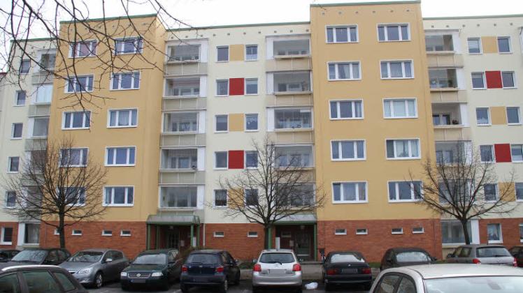 Hier soll es passiert sein: In seiner Wohnung in der Sternberger Straße in Rostock-Lichtenhagen soll sich der 35-Jährige an seinem Opfer vergangen haben.  