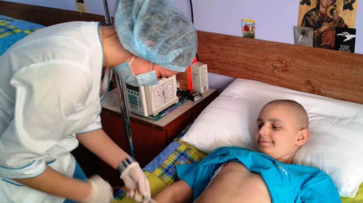 Das war vor der Transplantation: Jurij (13) wurde zur Kontrolle Blut abgenommen.