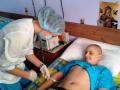 Das war vor der Transplantation: Jurij (13) wurde zur Kontrolle Blut abgenommen.