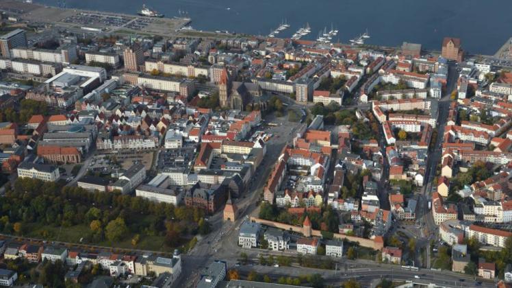Die Rostocker Innenstadt mit Blick auf den Stadthafen 