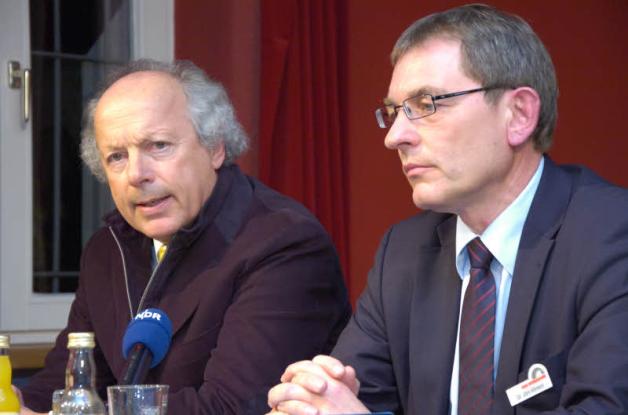 Betretene Mienen: Generalintendant Peter Grisebach (li.) und Jörn Klimant, der vom Aufsichtsratsvorsitz zurücktrat. 