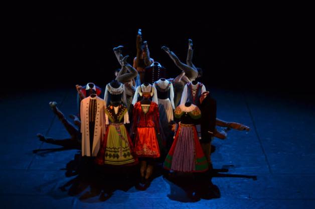 Folklore mit der Deutschen Tanzkompanie Neustrelitz steht am 26. April auf dem Programm der Güstrower Ernst-Barlach-Theaters.  Fotos: Barlachtheater 