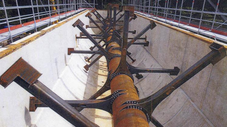 Das Herzstück: Im 30 Meter langen Fermenter hält diese Schraube den Biomüll in Bewegung. Etwa vier bis sechs Wochen bleibt er hier drin. Das Gas, das bei dieser Vergärung entsteht, wird aufgefangen und in Strom und Wärme umgewandelt. Das Herzstück: Im 30 Meter langen Fermenter hält diese Schraube den Biomüll in Bewegung. Etwa vier bis sechs Wochen bleibt er hier drin. Das Gas, das bei dieser Vergärung entsteht, wird aufgefangen und in Strom und Wärme umgewandelt.