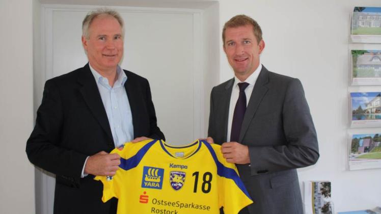 Uwe Schwenker (links) bei seiner Vorstellung als Berater des HC Empor mit Vereins-Chef Jens Gienapp.  