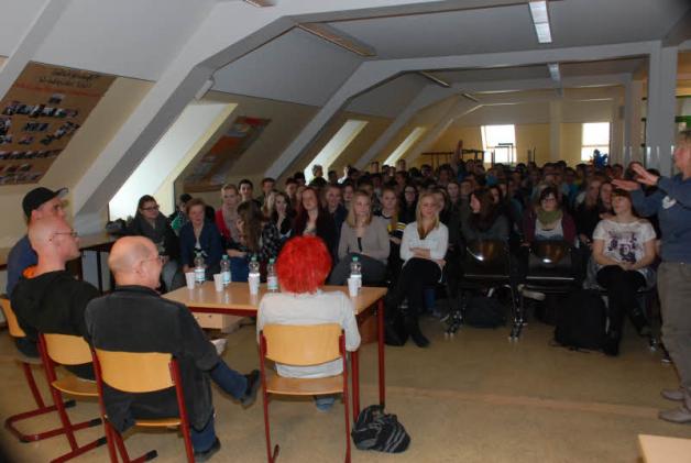 Gespannt hörten die Neuntklässler des Goethe-Gymnasiums den Ausführungen zu. Fotos: andreas münchow 