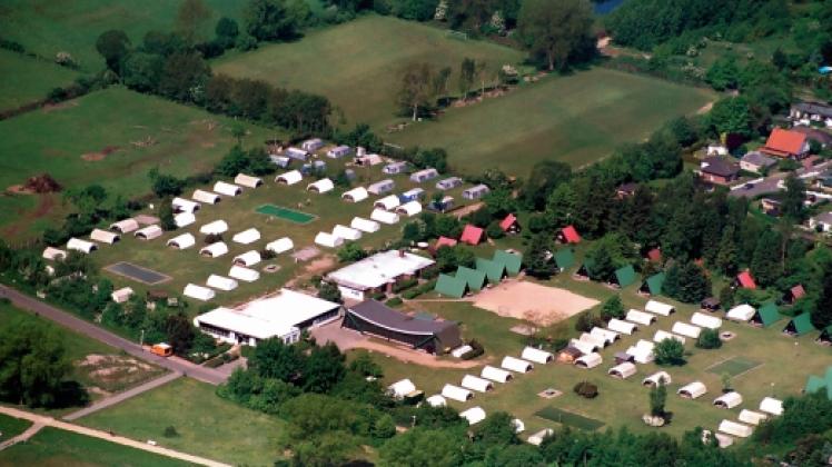 Die Jugendbegegnungsstätte am Lensterstrand wird seit 1974 vom Kreissportverband betrieben und bietet etwa 540 Tagesgästen einen Platz in Zelten und festen Unterkünften.