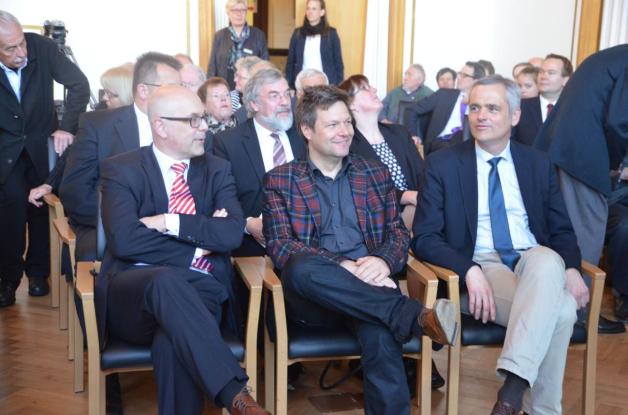 Auch Vor-Vorgänger und Ministerpräsident Torsten Albig, Umweltminister Robert Habeck und Innenminister Andreas Breitner (v.l.) waren gestern dabei.  