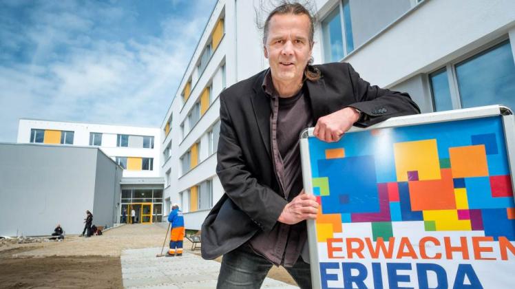 Es ist geschafft, abgesehen von ein wenig Feinschliff: Dr. Klaus Blaudzun vor der „neuen” Frieda 23. Es ist geschafft, abgesehen von ein wenig Feinschliff: Dr. Klaus Blaudzun vor der „neuen” Frieda 23.