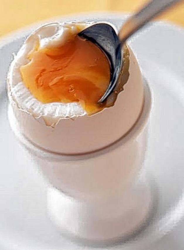 Warum schmeckt ein Osterei nicht, wenn es mit dem Silberlöffel gegessen wird?