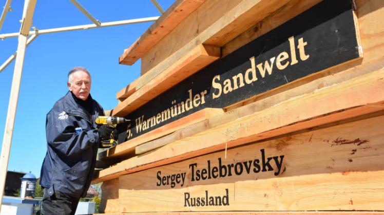 Die Künstler können kommen: Othmar Schiffer-Belz trifft letzte Vorbereitungen für die 5. Warnemünder Sandwelt. Die Künstler können kommen: Othmar Schiffer-Belz trifft letzte Vorbereitungen für die 5. Warnemünder Sandwelt.