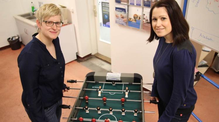 Kickern fördert die Kreativität: Sabine Holfeld und Kathrin Krüger-Borgwardt gehören zum Team des Zentrums für Entrepreneurship und organisieren den MV Preneur Day. Kickern fördert die Kreativität: Sabine Holfeld und Kathrin Krüger-Borgwardt gehören zum Team des Zentrums für Entrepreneurship und organisieren den MV Preneur Day.