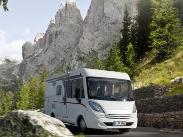  Große Auswahl für jeden Anspruch: Miet-Reisemobile gibt es vom simplen Camping-Van ohne Sanitäreinrichtung bis hin zu solchen vollintegrierten Modellen, die mehr Luxus bieten. Foto: CIVD 