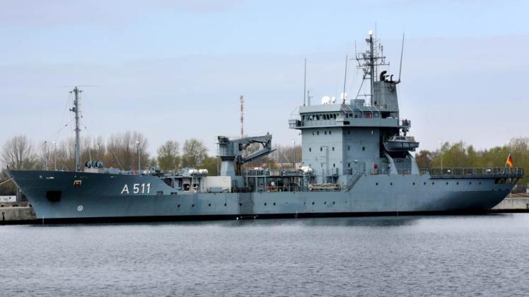 Versorgungsschiff „Elbe“ im Marinestützpunkt Hohe Düne