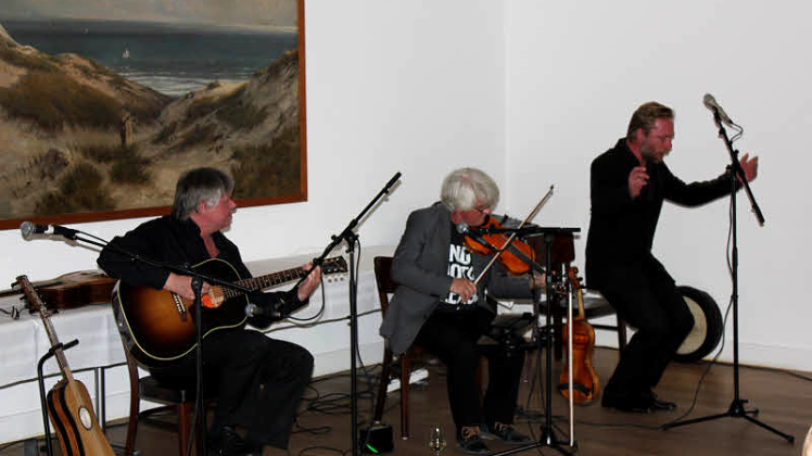Traditionelle Musik vom Feinsten spielten Peter Uhrbrand  (Mitte) und seine Musikerkollegen.  