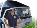 Busfahrer Heiko Aschenbrenner und sein Neoplan Starliner