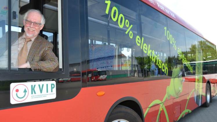 Mit einem neuen Elektrobus will Kvip-Geschäftsführer Hans-Jürgen Lamla ab Juni Passagiere chauffieren lassen.