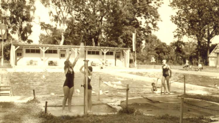 Badeanstalt „Am Filter“ in Güstrow um das Jahr 1965  Repro: Ulrich Schirow 