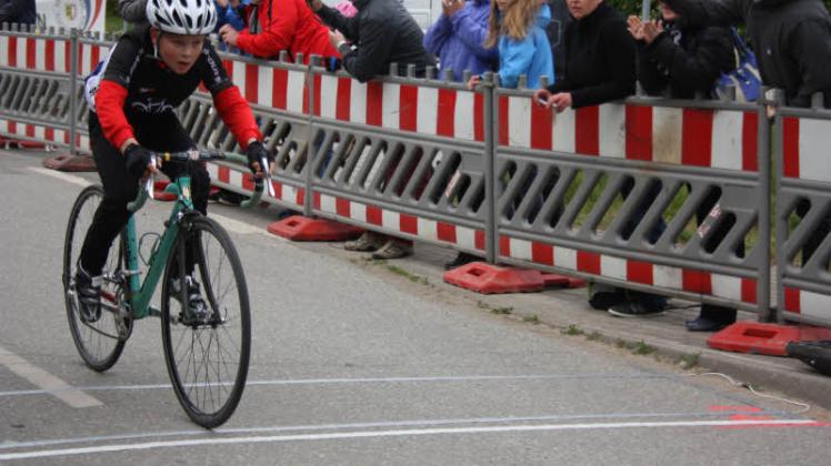 Chris Eichberg (SV Dassow) ließ bei den Landesmeisterschaften der Nordverbände in Pötenitz die Konkurrenz hinter sich und holte in der U11 die Goldmedaille. Fotos: Privat 