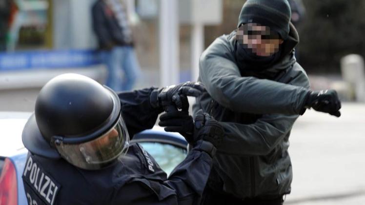 Gewalt gegen Beamte  gehört längst  zum Polizeialltag.  