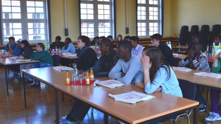 Im Hagenower Rathaussaal erfuhren die französichen, rumänischen und deutschen Jugendlichen viel über Hagenow. 