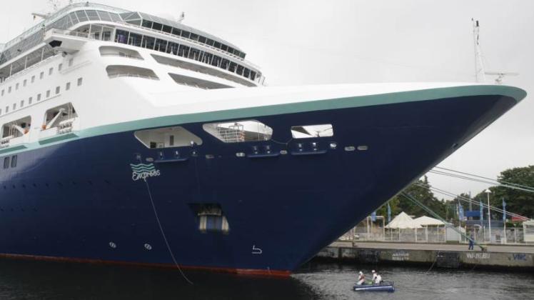 Die „Empress“ der spanischen Reederei Pullmantur Cruises läuft Wismar an.  