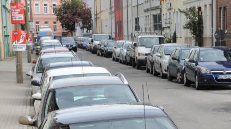 Parkdruck: In der Ferdinand- Schultz-Straße sind nur selten freie Stellplätze zu finden.