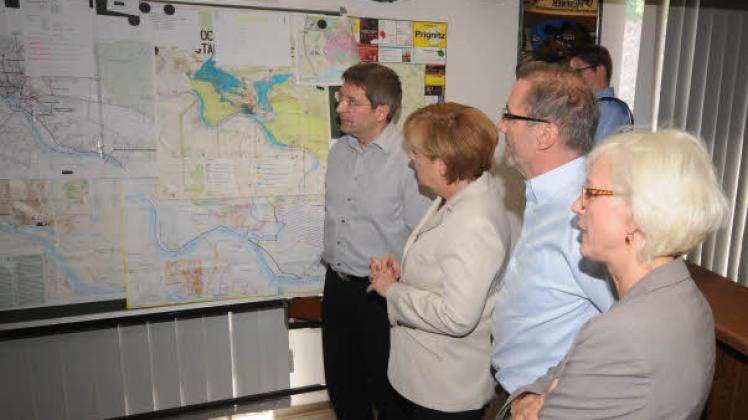 Im vergangenen Jahr informierte sich Angela Merkel in Wittenberge über das Hochwasser. Heute hält die Bundeskanzlerin eine Wahlkampfrede. 
