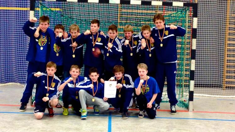 Die jungen Handballer vom SV Mecklenburg Schwerin waren bei den Landesmeisterschaften nicht zu stoppen und holten die Goldmedaille. 