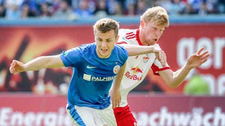 Mit Hansa hoch hinaus: David Blacha (vorne) will mit den Rostockern in der neuen Saison wieder angreifen.  