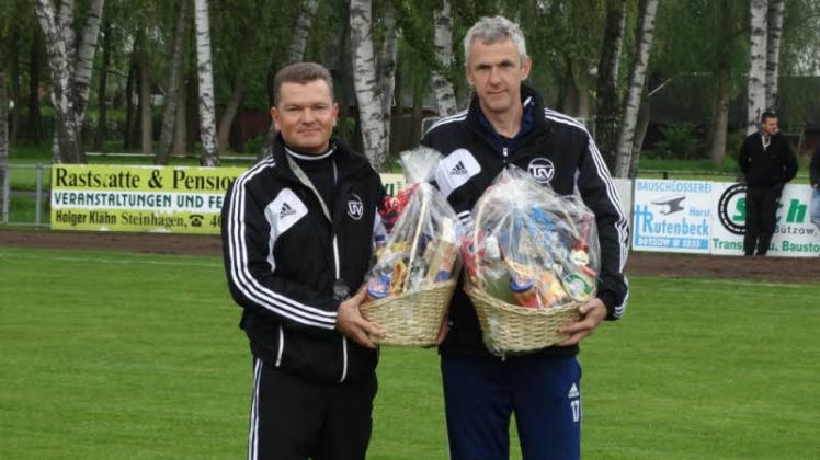Nach 14 Jahren beendet Bützows Nachwuchs-Trainer Heiko Kopplow  (l.) seine Laufbahn. Gleichzeitig geht mit ihm Michael Nießler. 