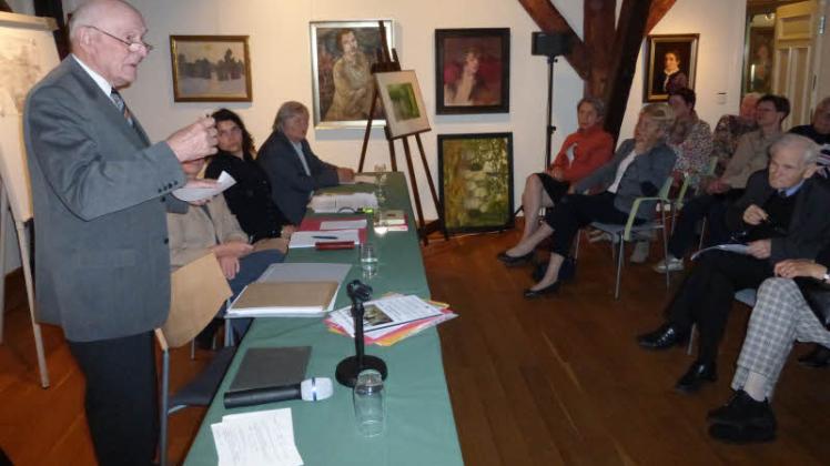 Fritz Luckmann, Dr. Hella Ehlers (verdeckt), Dr. Katharina Hoba, Lisa Jürß (v.l.n.r.) während der Diskussion.   Fotos: Verein  