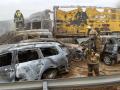 Unfallstelle auf der A19 bei Rostock: acht Tote, 130 Verletzte. Bei einem Sandsturm fuhren in beiden Fahrtrichtungen Dutzende Fahrzeuge und LKW ineinander und brannten teilweise aus.