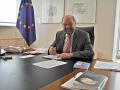 Martin Schulz ist Präsident des Europaparlaments. Er arbeitet auch am Wochenende und spricht viele Sprachen: Deutsch, Englisch, Französisch, Niederländisch und Italienisch. 