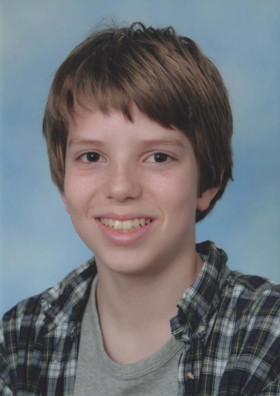 Pieter (12) aus den Niederlanden: „Am liebsten mag ich Grünkohl mit Kartoffeln“ --
Woran denkst du bei dem Wort Europa?
Pieter: „Europa hat verschiedene Kulturen. Amerika ist doch weniger unterschiedlich. Europa ist auch: viel leckeres Essen.“
Was würdest du gern einmal in Europa besuchen?
Pieter: „Ich würde gerne mal nach Spanien fahren. Das ist ein großes Land, und ich lerne Spanisch in der Schule. Außerdem lerne ich Englisch, Deutsch, Französisch und Niederländisch. Außerdem würde ich gerne mal nach Griechenland fahren, zum Orakel von Delphi.“
Wo warst du schon überall in Europa?
Pieter: „Ich war schon mal in Italien. Das war toll. Die Leute waren sehr freundlich, das Essen ist lecker und es gab viel Eis. In Polen war ich auch schon. Die Sprache klingt so witzig, und die Leute waren auch nett. Aber das Essen fand ich nicht so lecker.“
Was ist mit Frankreich?
Pieter: „Ich war schon in Paris und in Nordfrankreich bei Calais. Da konnte man bis nach England schauen. Der Strand war toll. In Frankreich waren die Leute auf dem Campingplatz sehr streng. Überhaupt fand ich Franzosen so förmlich, ganz anders als in Italien.“
Warst du auch schon in Deutschland?
Pieter: „In Deutschland war ich auch schon, in Berlin. Die Reste der Berliner Mauer fand ich toll und die Museen, und natürlich die Bratwurst. Ich habe auch ein paar Jahre in Belgien gewohnt. Das war schön, aber steifer und förmlicher als hier in den Niederlanden. Die Kinder waren braver, und es gab mehr Regeln als hier.“
Was magst du besonders an dem Land, in dem du lebst?
Pieter: „Die Niederlande sind mein Zuhause. Das ist ein schönes kleines Ländchen und doch eigentlich sehr groß in der Welt. Am liebsten mag ich Grünkohl mit Kartoffeln. Lecker.“ Pieter (12) aus den Niederlanden: „Am liebsten mag ich Grünkohl mit Kartoffeln“ --
Woran denkst du bei dem Wort Europa?
Pieter: „Europa hat verschiedene Kulturen. Amerika ist doch weniger unterschiedlich. Europa ist auch: viel leckeres Essen.“
Was würdest du gern einmal in Europa besuchen?
Pieter: „Ich würde gerne mal nach Spanien fahren. Das ist ein großes Land, und ich lerne Spanisch in der Schule. Außerdem lerne ich Englisch, Deutsch, Französisch und Niederländisch. Außerdem würde ich gerne mal nach Griechenland fahren, zum Orakel von Delphi.“
Wo warst du schon überall in Europa?
Pieter: „Ich war schon mal in Italien. Das war toll. Die Leute waren sehr freundlich, das Essen ist lecker und es gab viel Eis. In Polen war ich auch schon. Die Sprache klingt so witzig, und die Leute waren auch nett. Aber das Essen fand ich nicht so lecker.“
Was ist mit Frankreich?
Pieter: „Ich war schon in Paris und in Nordfrankreich bei Calais. Da konnte man bis nach England schauen. Der Strand war toll. In Frankreich waren die Leute auf dem Campingplatz sehr streng. Überhaupt fand ich Franzosen so förmlich, ganz anders als in Italien.“
Warst du auch schon in Deutschland?
Pieter: „In Deutschland war ich auch schon, in Berlin. Die Reste der Berliner Mauer fand ich toll und die Museen, und natürlich die Bratwurst. Ich habe auch ein paar Jahre in Belgien gewohnt. Das war schön, aber steifer und förmlicher als hier in den Niederlanden. Die Kinder waren braver, und es gab mehr Regeln als hier.“
Was magst du besonders an dem Land, in dem du lebst?
Pieter: „Die Niederlande sind mein Zuhause. Das ist ein schönes kleines Ländchen und doch eigentlich sehr groß in der Welt. Am liebsten mag ich Grünkohl mit Kartoffeln. Lecker.“