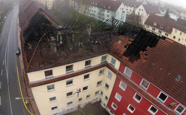 Unbewohnbar: Der Dachstuhl der Gebäude Zur Exe 2 und 4 brannte komplett aus. 