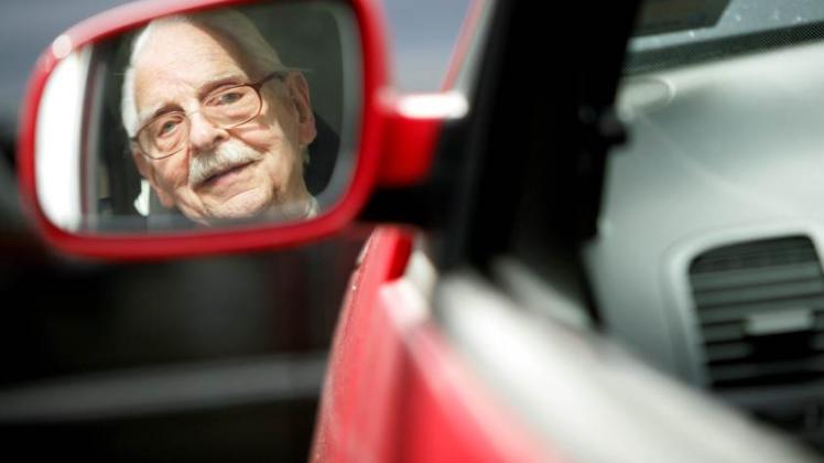 Sind Autofahrer  als Rentner noch fit genug? In der Regel schon, meinen Experten. 