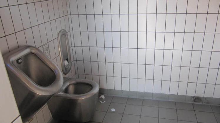 Edelstahl: das Männerklo am Zob.