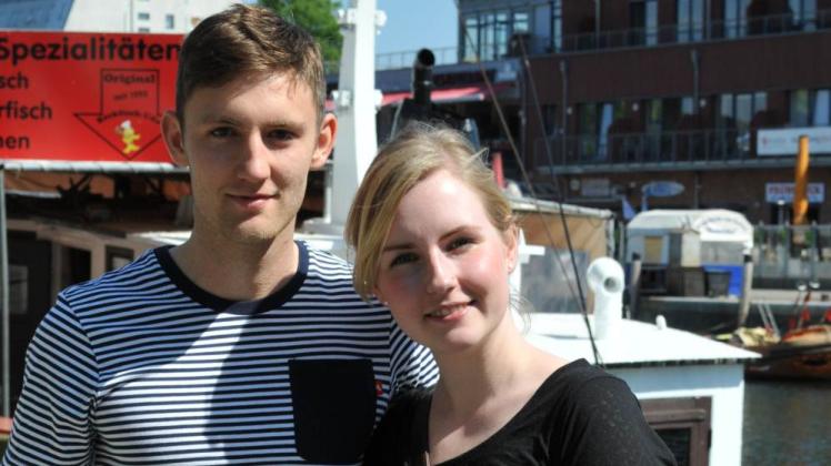 Hansa-Neuzugang Christian Bickel und Fast-Ehefrau Veronika sammelten beim Spaziergang in Warnemünde erste positive Eindrücke. Hansa-Neuzugang Christian Bickel und Fast-Ehefrau Veronika sammelten beim Spaziergang in Warnemünde erste positive Eindrücke.