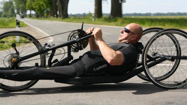 Michael Bahr macht Tempo: Der Groß Laascher schafft es, sein Handbike  auf eine Geschwindigkeit von weit über 40 Stundenkilometer zu beschleunigen. Fotos: privat 