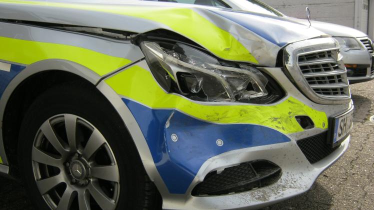 Ende einer Verfolgungsjagd: Die Polizei muss einige Streifenwagen in die Werkstatt bringen.