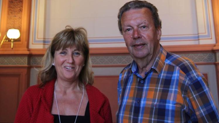 Freuen sich über die neuen Uni-Touren: Dr. Angela Hartwig und Klaus Armbröster   