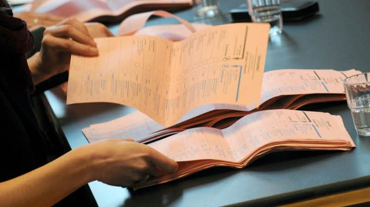 Die Kreuze wurden alle gemacht, gezählt und notiert. Nun geht es um die einzelnen Platzverteilungen. Das muss jedes Gemeindeparlament für sich regeln, da hat der Wähler kein Mitspracherecht.   