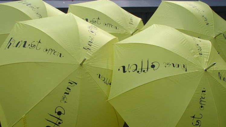 Die gelben Schirme sind seit vielen Jahren Symbol für die Veranstaltung.