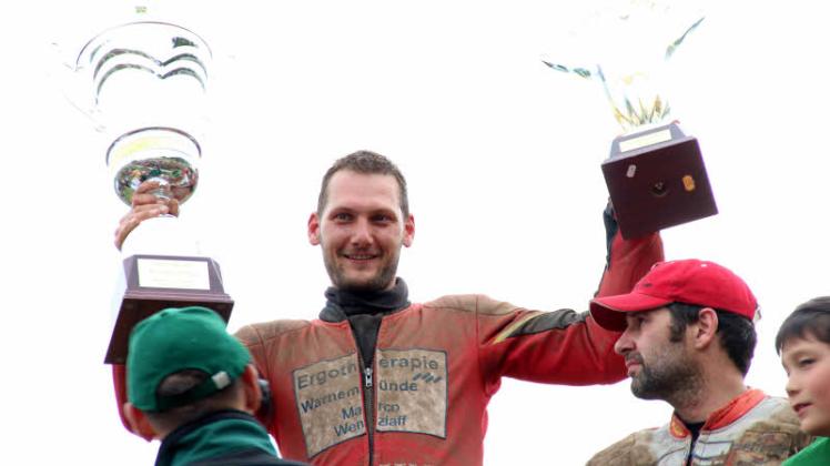 Triumphator 2013: Am 19. Mai vor einem Jahr hielt Dennis Stübe den Bergringpokal in  den Händen.  