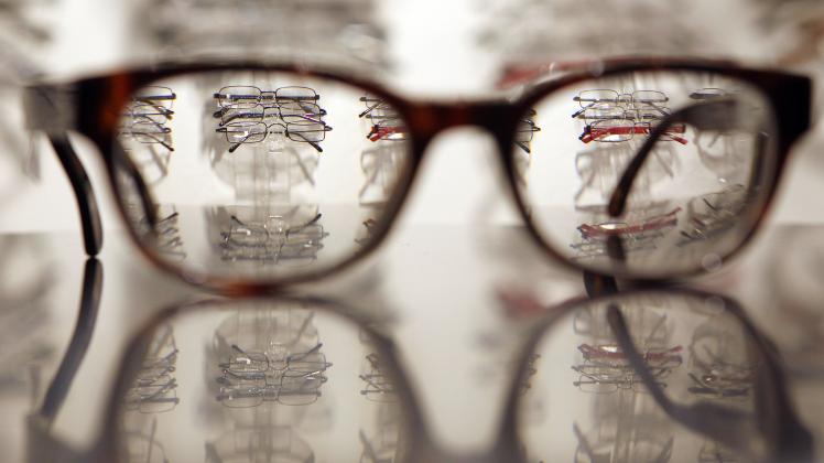 Ganz schön unscharf: Das Leben eines Brillenträgers kann, je nach Dioptrien, ziemlich kompliziert sein. 